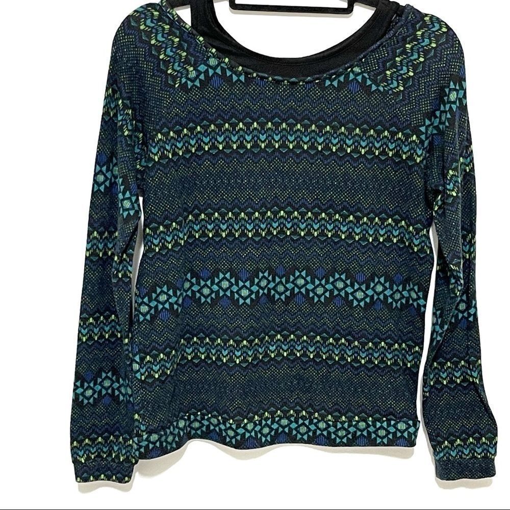 Bobbie Brooks Cold Shoulder Blue Geometric Stripe Long Sleeve Top Women's Medium